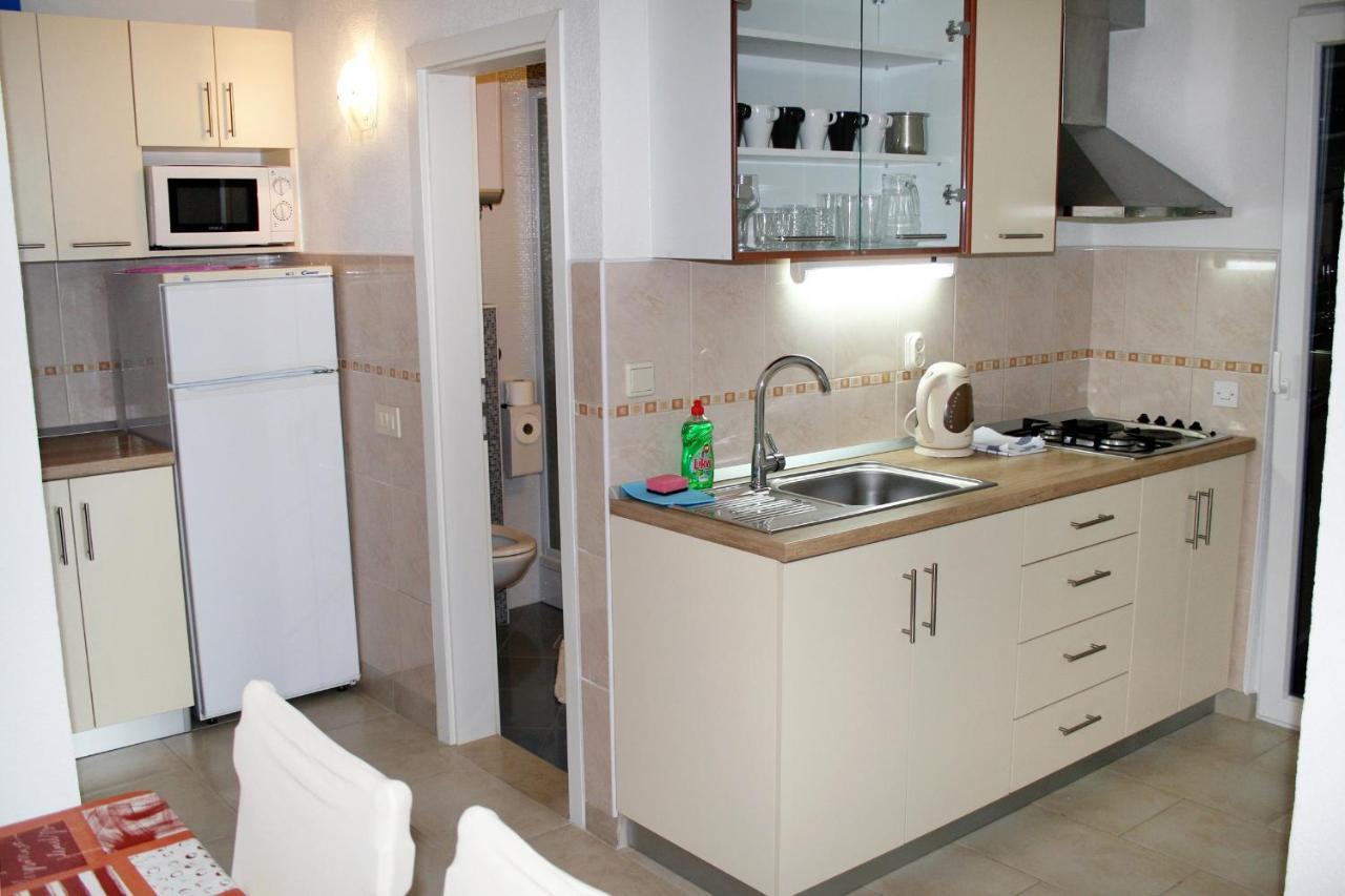 Apartments By The Sea Pisak, Omis - 1014 Exterior photo